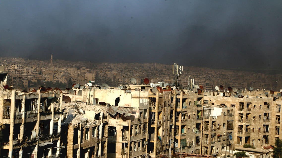 A general view shows rising smoke from burning tyres, which activists said are used to create smoke cover from warplanes, in Aleppo, Syria August 1, 2016. (Reuters)