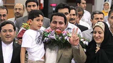استقبال شهرام أميري كالابطال بعد العودة إلى إيران