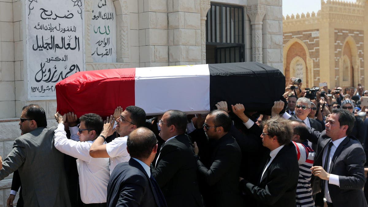 مصر تودع أحمد زويل بجنازة عسكرية