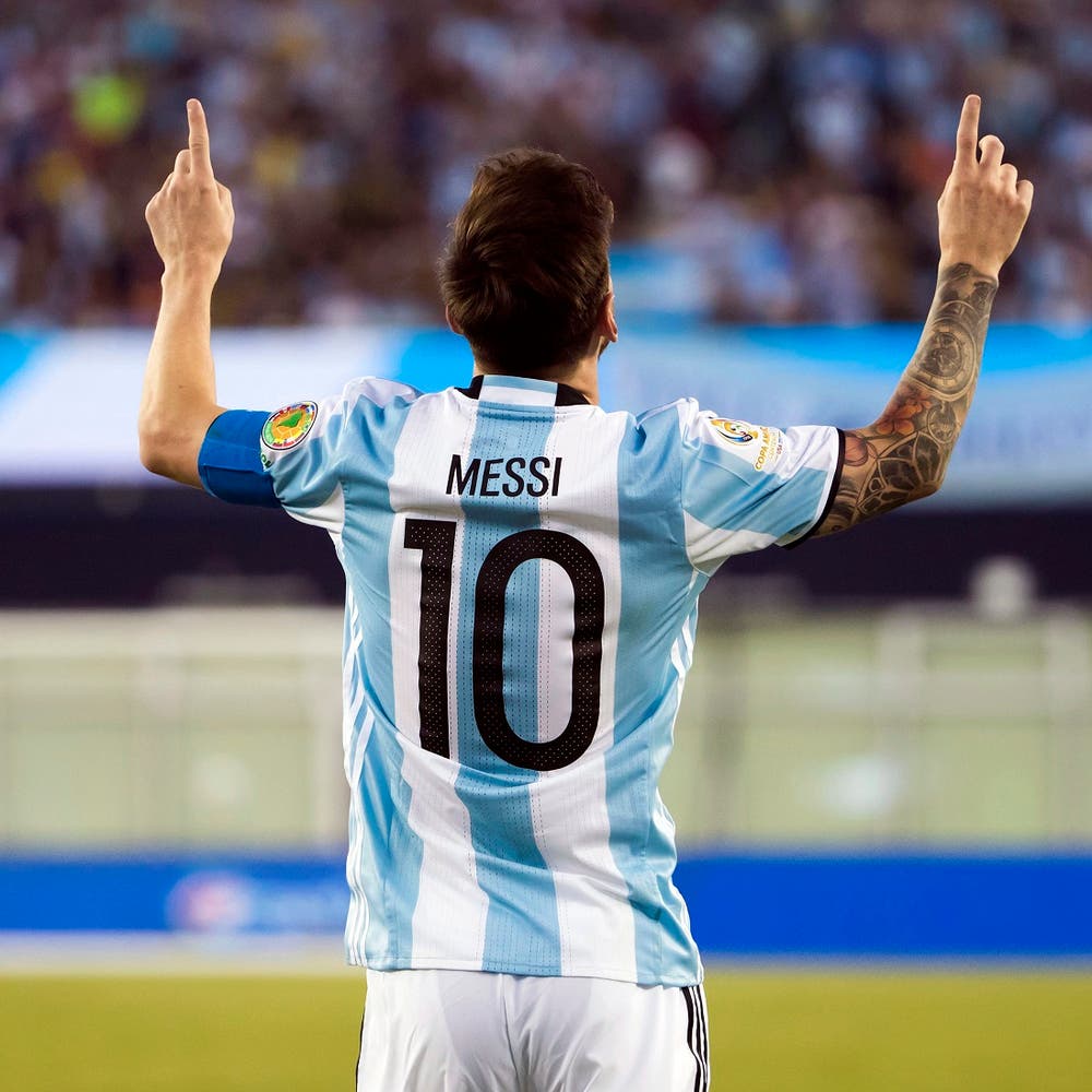 Messi says he will again play for Argentina's national team