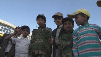 اليمن.. الميليشيات تجند الأطفال وتزج بهم في القتال