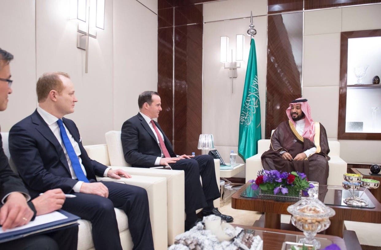 محمد بن سلمان خلال الاجتماع مع مبعوث الرئيس الأميركي لمكافحة داعش