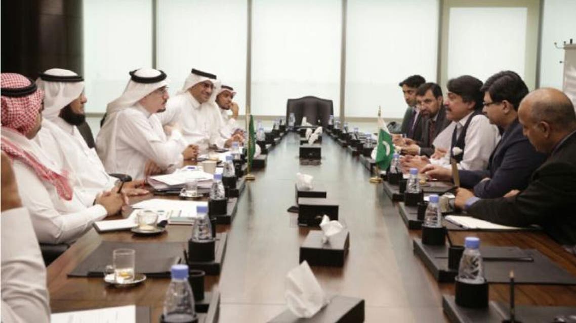 Pir Syed Sadaruddin Shah Rashidi, minister for overseas Pakistanis and human resource development, heads the delegation during meeting with Saudi Labor Minister Mufrej Al-Haqbani in Riyadh. (Saudi Gazette)