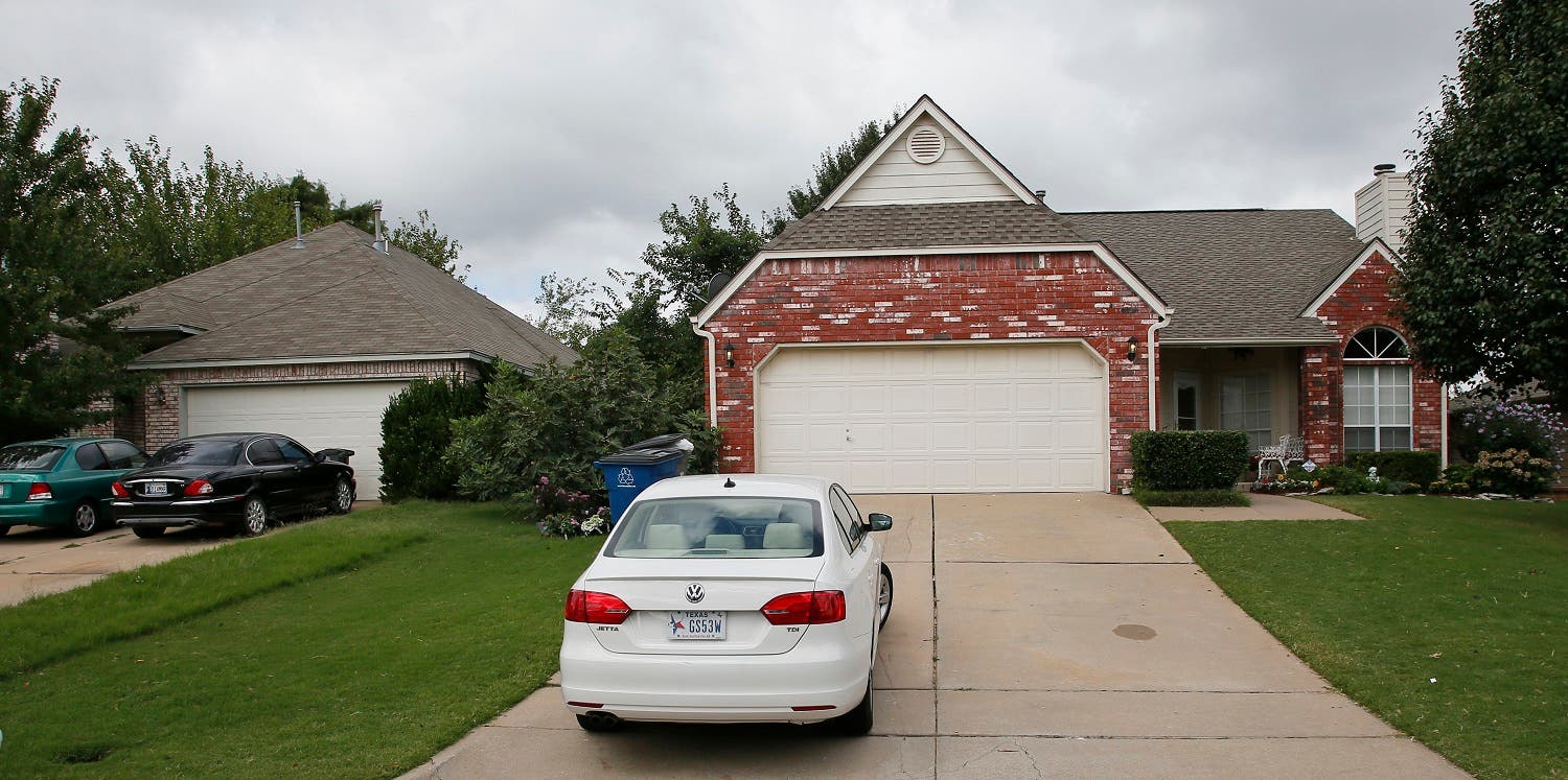 The homes of the Jabara family, right, and neighbors Stanley Majors and Stephen Schmauss, left, are pictured in Tulsa. (AP)
