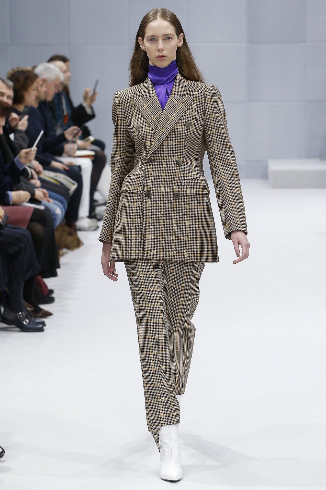 http://media.vogue.com/r/h_2000,w_1640/2016/03/16/03-menswear-01.jpg