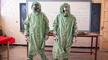 Volunteers wear protective gear during a class of how to respond to a chemical attack, in the northern Syrian city of Aleppo on September 15, 2013. (File photo: AFP)