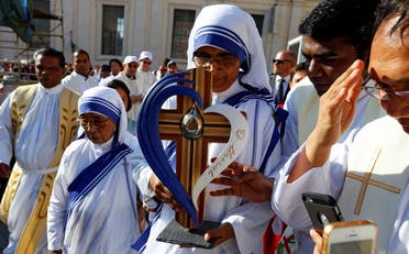 A nun, belonging to the global Missionaries of Charity, carries a relic of Mother Teresa of Calcutta before a mass celebrated by Pope Francis for her canonisation in Saint Peter's Square at the Vatican September 4, 2016. REUTERS