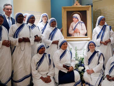 Members of Mother Teresa's order, the Missionaries of Charity, and artist Chas Fagan, gather after the unveiling of an official canonization portrait of Mother Teresa at the John Paul II National Shrine in Washington, U.S., September 1, 2016. REUTERS