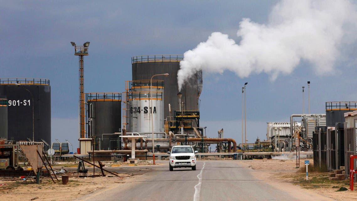 A general view shows an oil refinery in Zawia, west of Tripoli, December 18, 2013. REUTERS/Ismail Zitouny/File Photo