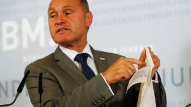 Austrian Interior Minister Wolfgang Sobotka holds a ballot paper as he addresses a news conference in Vienna, Austria, Sept. 12, 2016 (Photo: Reuters/Leonhard Foeger)