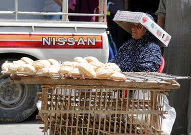 A street vendor sells bread at a street corner in central Cairo, Egypt May 25, 2016. (Reuters)