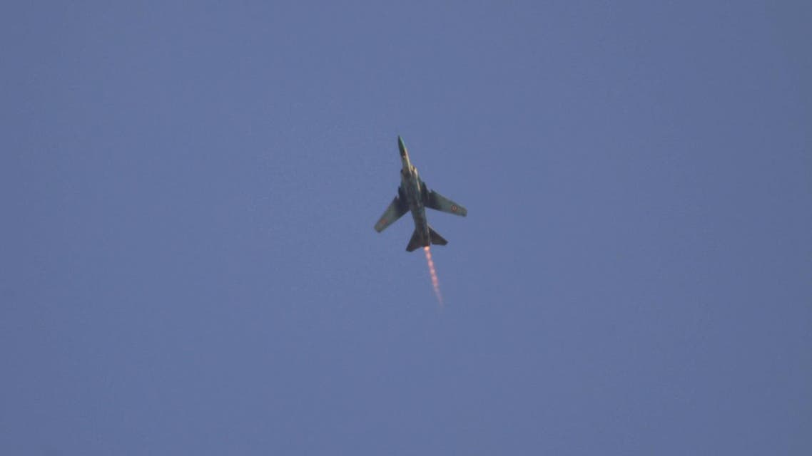 A warplane that belongs to forces loyal to Syria's president Bashar Al-Assad flies over the northwestern city of Idlib March 26, 2015. (File photo: Reuters)