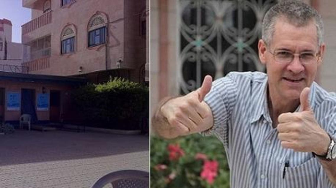 المخطوف بيتر ويليمز، كما نشر صورته الاعلامي المسماري، وثانية لمقر المركز بصنعاء