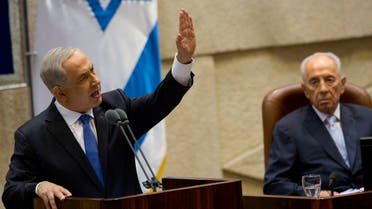 In this Oct. 14, 2013, file photo, Israel's President Shimon Peres, right, listens to Prime Minister Benjamin Netanyahu (File Photo: AP/Ariel Schalit)