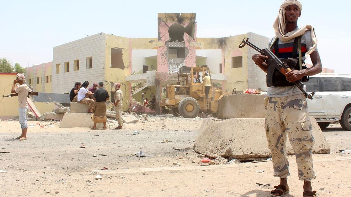 Yemeni security forces stand guard at the site of a suicide car bombing claimed by the Islamic State group on August 29, 2016 at an army recruitment centre in the southern Yemeni city of Aden. Yemeni security officials told AFP that the attacker drove an explosives-laden vehicle into a gathering of army recruits at a school in northern Aden, killing at least 60. SALEH AL-OBEIDI / AFP