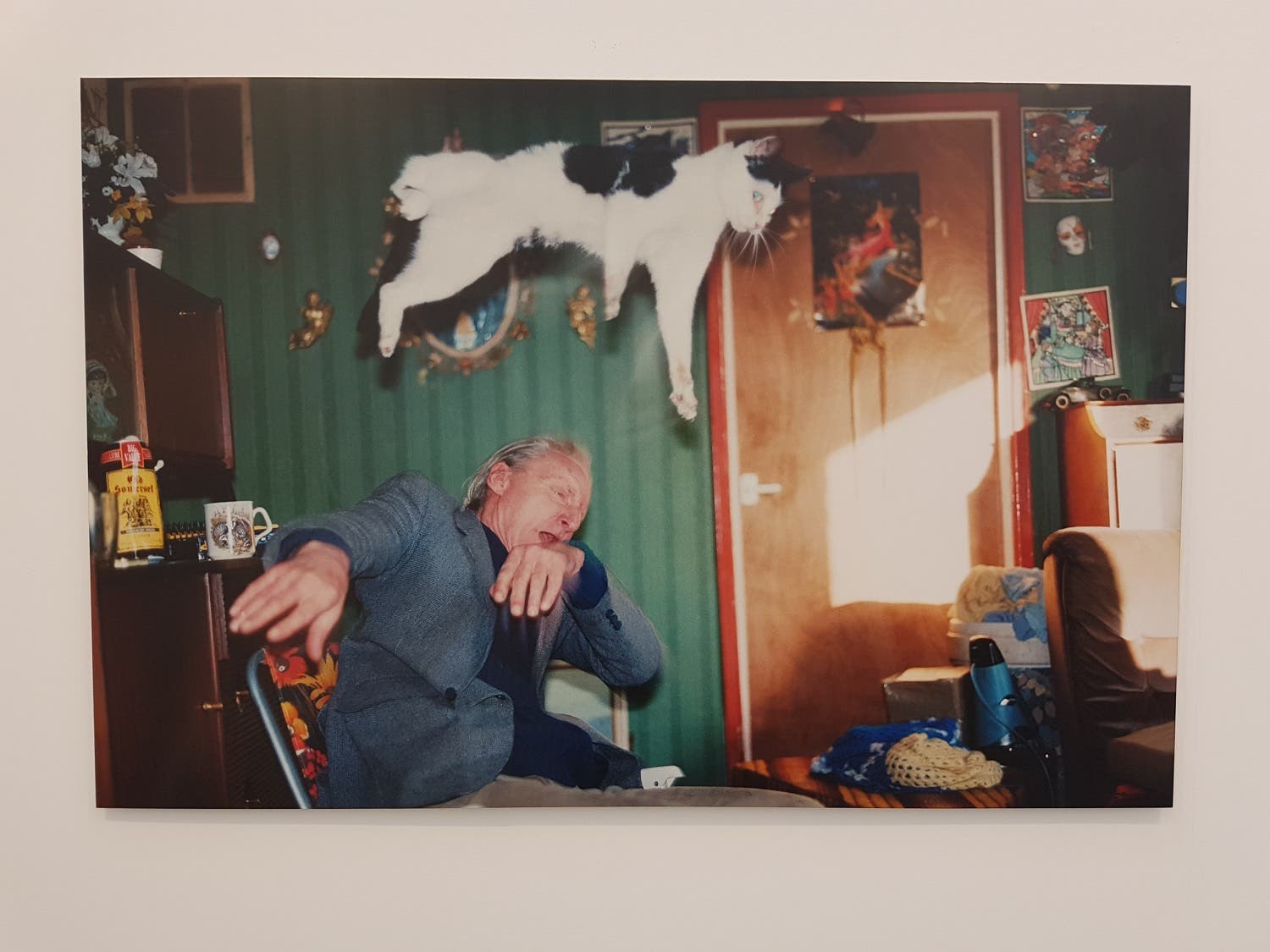 A photo from the “Ray’s a Laugh” series (1996) by Richard Billingham at the Anthony Reynolds Gallery booth. (Saffiya Ansari/ Al Arabiya English)