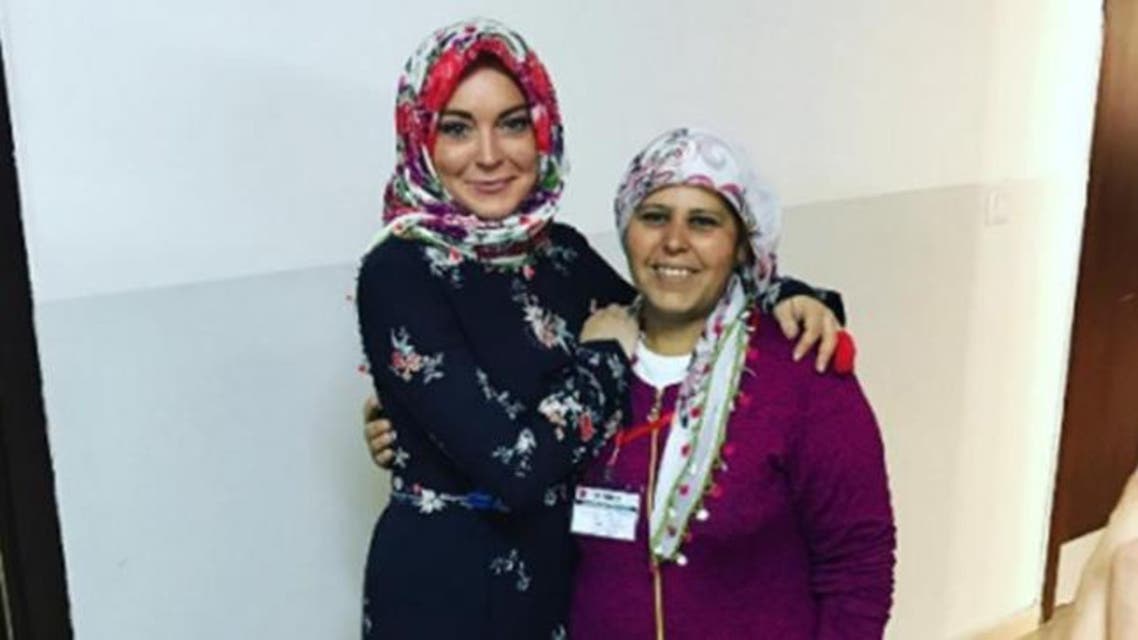 ليندسي لوهان تلبس الحجاب