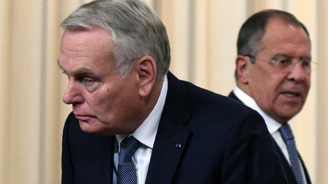 Russian Foreign Minister Sergei Lavrov (R) and his French counterpart Jean-Marc Ayrault arrive for a joint press conference following their meeting in Moscow on October 6, 2016. AFP