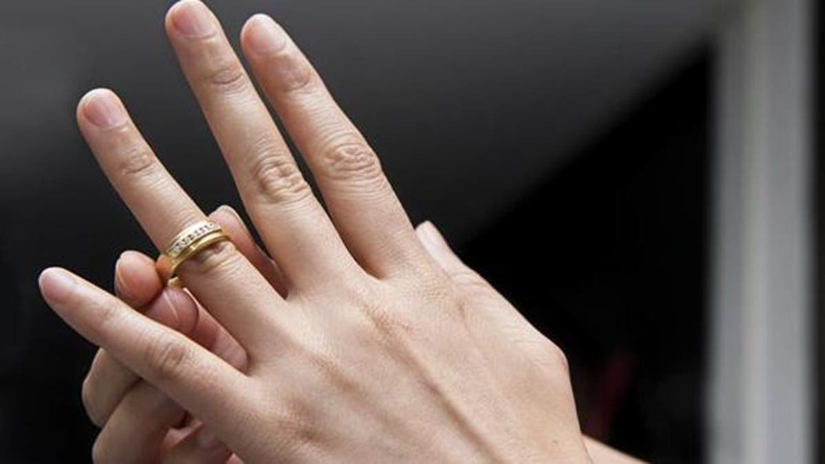 خل منطقة تجول  لماذا نضع خاتم الزواج في هذه الإصبع بالذات؟