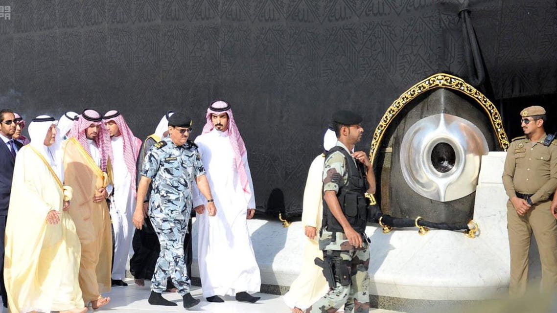 Prince Khaled and the accompanying dignitaries cleaned the inside walls of the Kaaba using cloths dipped in Zamzam water mixed with Oud perfume, which are then used to wash the interior walls