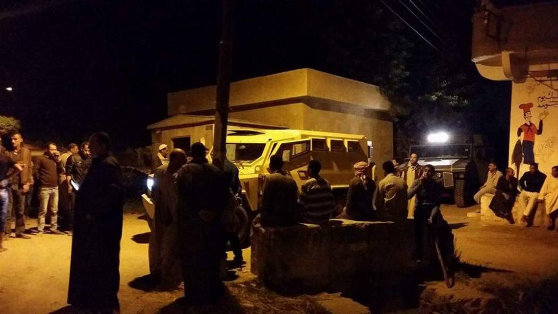 قوات الشرطة تحيط بالسجن