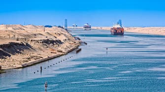 مصر تخفض رسوم عبور قناة السويس حتى 50%