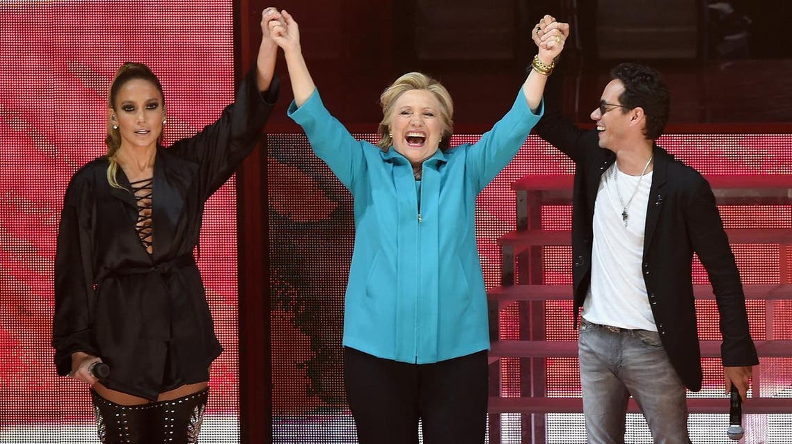 afp MIAMI, FL - OCTOBER 29: Jennifer Lopez, Hillary Clinton and Marc Anthony are seen at the Jennifer Lopez Gets Loud for Hillary Clinton at GOTV Concert in Miami at Bayfront Park Amphitheatre on October 29, 2016 in Miami, Florida. Gustavo Caballero/Getty Images/AFP