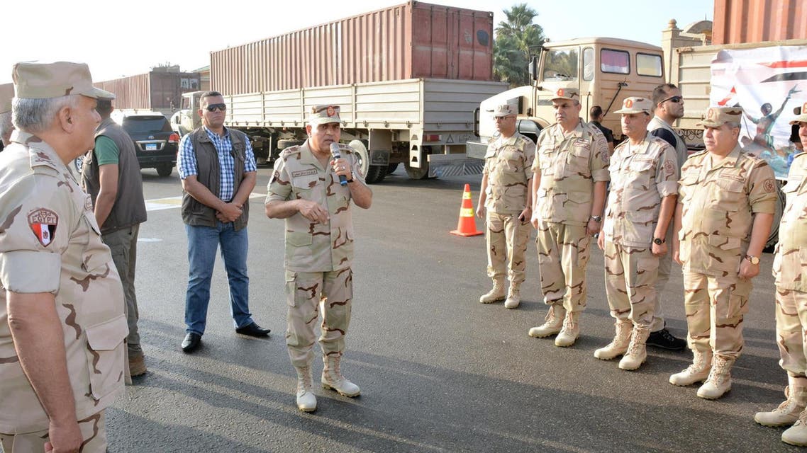 الجيش المصري يدفع بتعزيزات لإزالة السيول