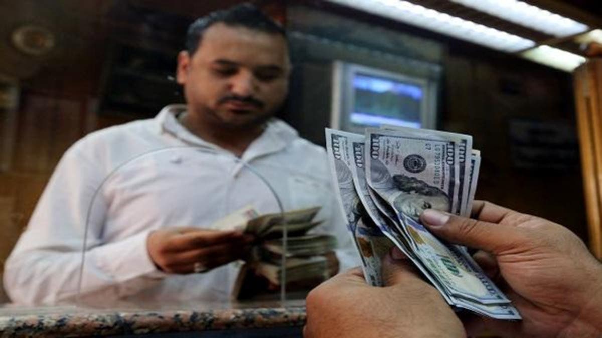 مصر.. الدولار يُراقب أسعار الفائدة والجنيه عند هذا المستوى