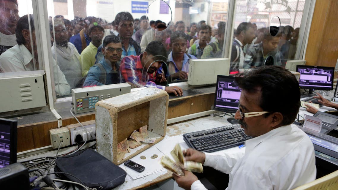 An Indian Railways staff counts currency notes of 500 denomination at a ticket counter, one of the few places still accepting the high denomination notes, in Allahabad, India , on Wednesday, Nov. 9, 2016. (AP)
