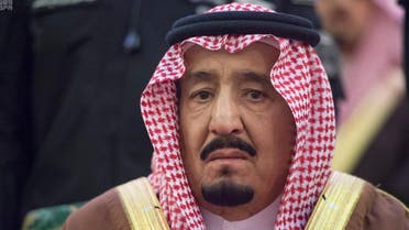 الملك سلمان يؤدي صلاة الميت على الأمير تركي بن عبدالعزيز 