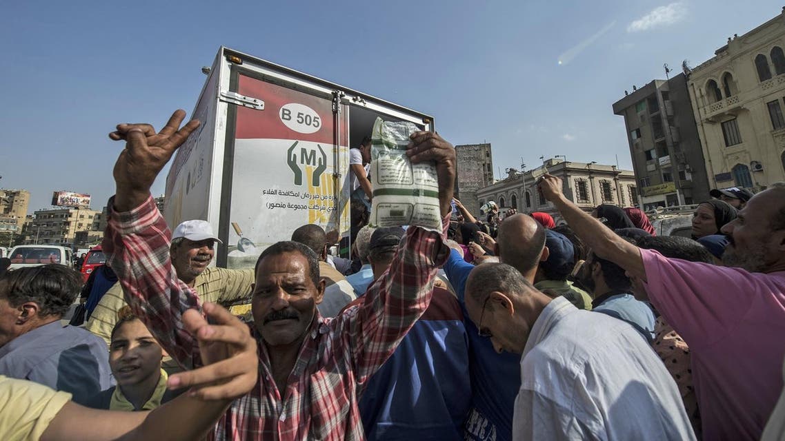 Egyptians buy sugar from a truck in the capital Cairo on October 26, 2016, as the country suffers from a sugar shortage. (AFP)