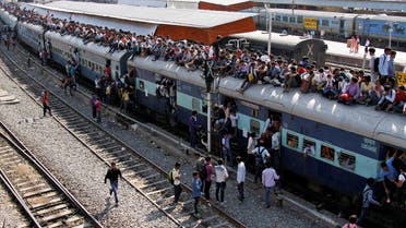 Passengers board an overcrowded train at a railway station in Ajmer, India, October 23, 2016. REUTERS