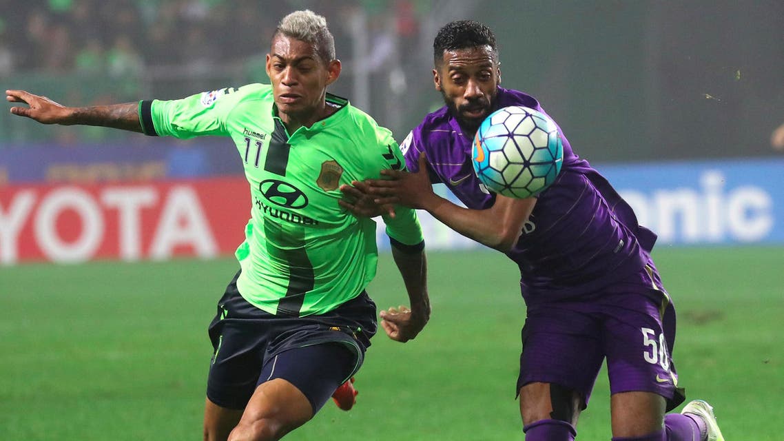 Jeonbuk Hyundai Motors' Ricardo Lopes (L) vies for the ball with Al Ain's Mohammed Fayez (R) during the AFC Champions League Final 1st Leg football match in Jeonju on November 19, 2016. Brazilian forward Leonardo hit a blistering second-half double as Jeonbuk Hyundai Motors came from behind to beat Al Ain 2-1 and grab the initiative in the two-legged AFC Champions League final on November 19. YONHAP / AFP