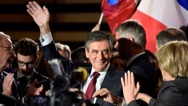 Candidate for the right-wing Les Republicains (LR) party primaries ahead of the 2017 presidential election and former French prime minister Francois Fillon (C) waves at supporters during a meeting on November 22, 2016 in Chassieu, southwestern France (Photo: Jean-Philippe Ksiazek/AFP)