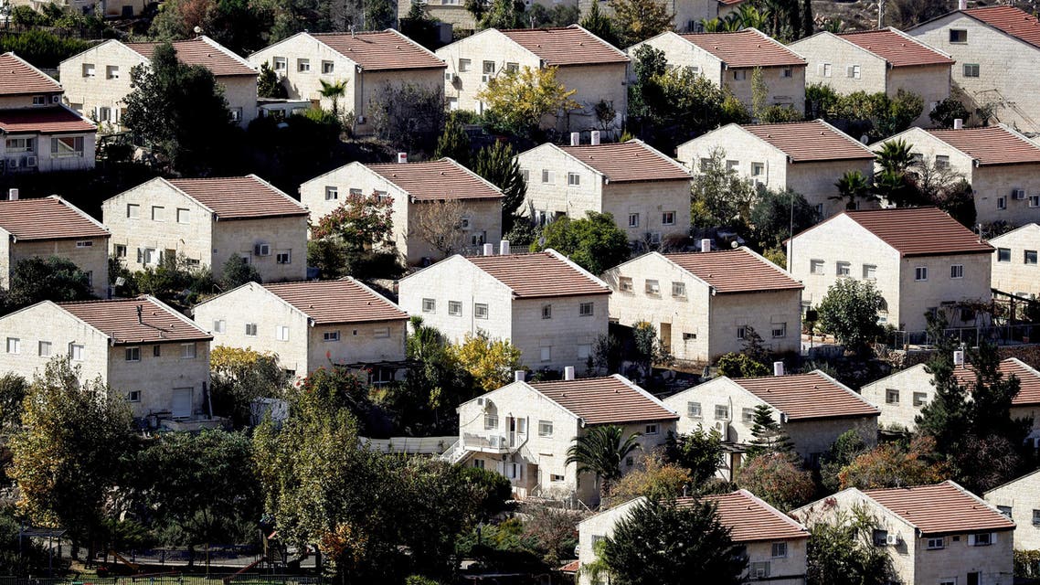 A picture taken on November 17, 2016 shows a general view of houses in the settlement of Ofra in the Israeli-occupied West Bank, established in the vicinity of the Palestinian village of Baytin (background). AFP