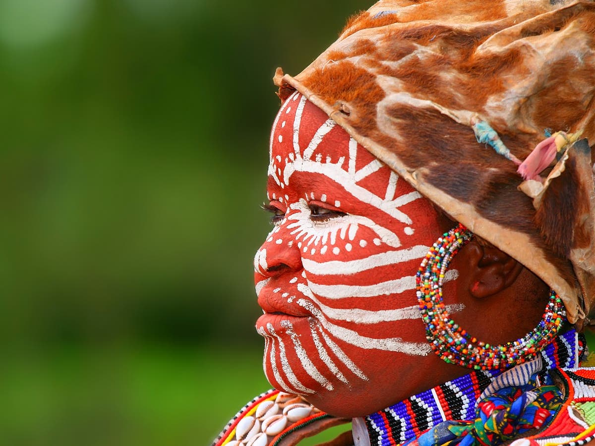 Focus on the Maasai culture and their beauty accessories 