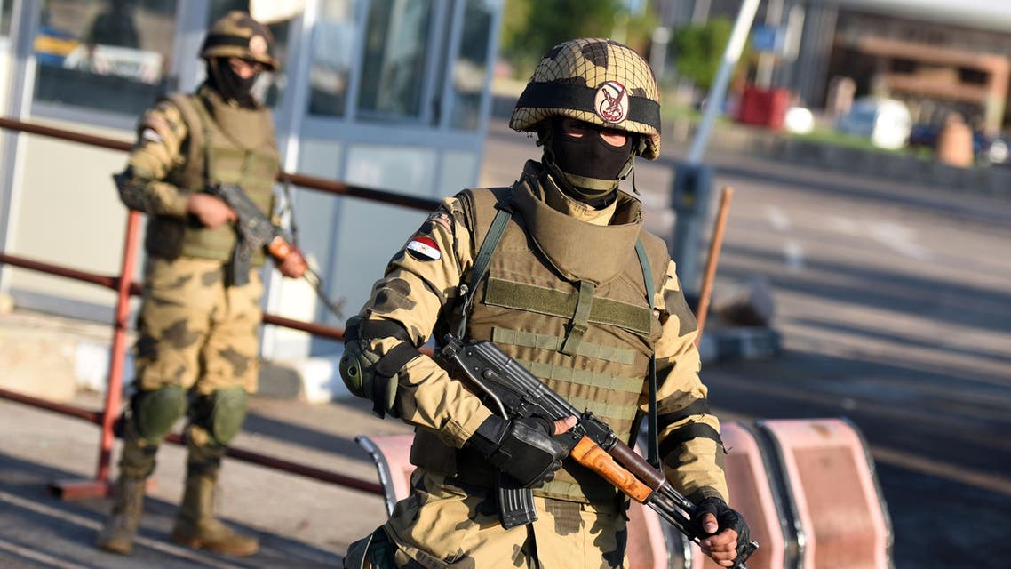 Egyptian army special forces man a temporary checkpoint outside Sharm el-Sheikh airport where the doomed Russian plane took off before crashing last month, as President Abdel Fattah al-Sisi visits on November 11, 2015. The Egyptian president pledged a transparent probe into the Russian plane crash and cautioned against hasty conclusions as foreign governments, including Britain, said a bomb probably brought down the plane on October 31 after it took off from the airport of Egypt's Sinai coastal resort. AFP PHOTO / MOHAMED EL-SHAHED MOHAMED EL-SHAHED / AFP