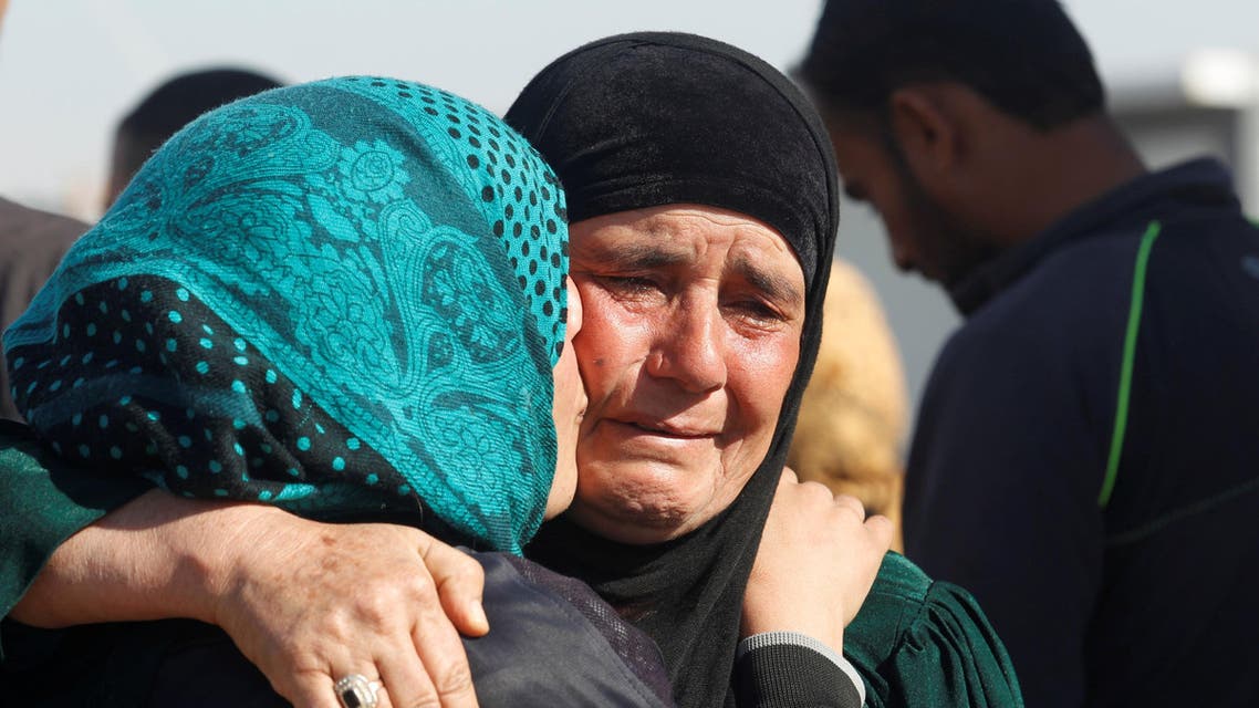 Displaced Iraqi people, who fled the Islamic State stronghold of Mosul, hug each other as they meet for the first time since they fled Mosul, at Khazer camp, Iraq November 26, 2016. REUTERS
