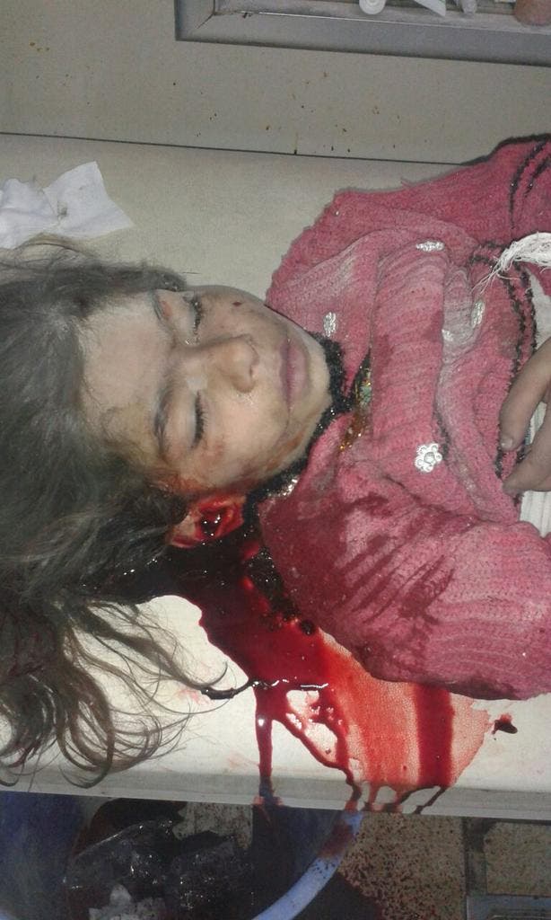صورة لإحدى صديقاتها