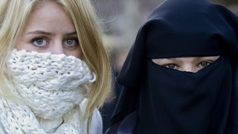 Dutch Parliament Votes To Ban Burqas Niqabs In Some Public Places Al Arabiya English 