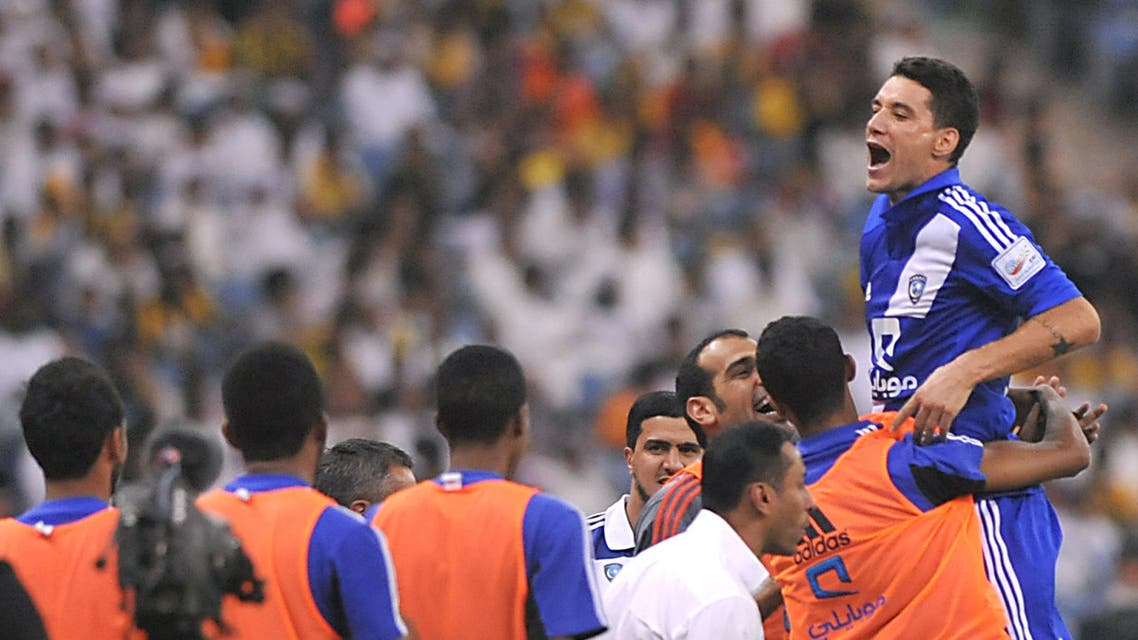 Saudi's Al-Hilal player Thiago Neves (R) celebrates with teammates after scoring against Al-Ittihad team during their Saudi Professional League football match at the King Fahad stadium in the capital of Riyadh, on September 20, 2013. AFP PHOTO/FAYEZ NURELDINE