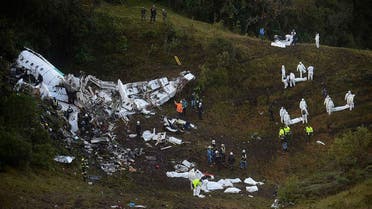 Rescuers search for survivors from the wreckage of the LAMIA airlines charter plane carrying members of the Chapecoense Real football team that crashed in the mountains of Cerro Gordo, municipality of La Union, on November 29, 2016. A charter plane carrying the Brazilian football team crashed in the mountains in Colombia late Monday, killing as many as 75 people, officials said.  Raul ARBOLEDA / AFP