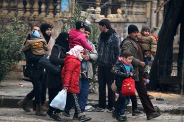 المدنيون يهربون من القصف ويدخلون في عمق مناطق سيطرة المعارضة في شرق حلب (أرشيفية)