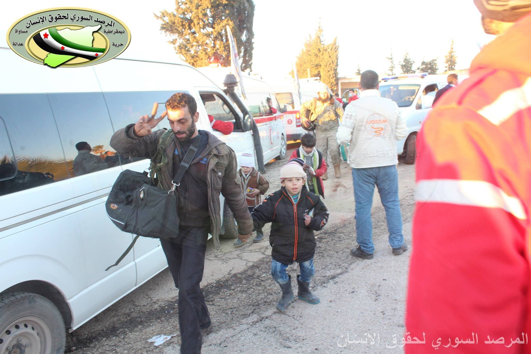 صور ترصد وصول أولى القوافل وسيارات الإسعاف للريف الغربي من حلب