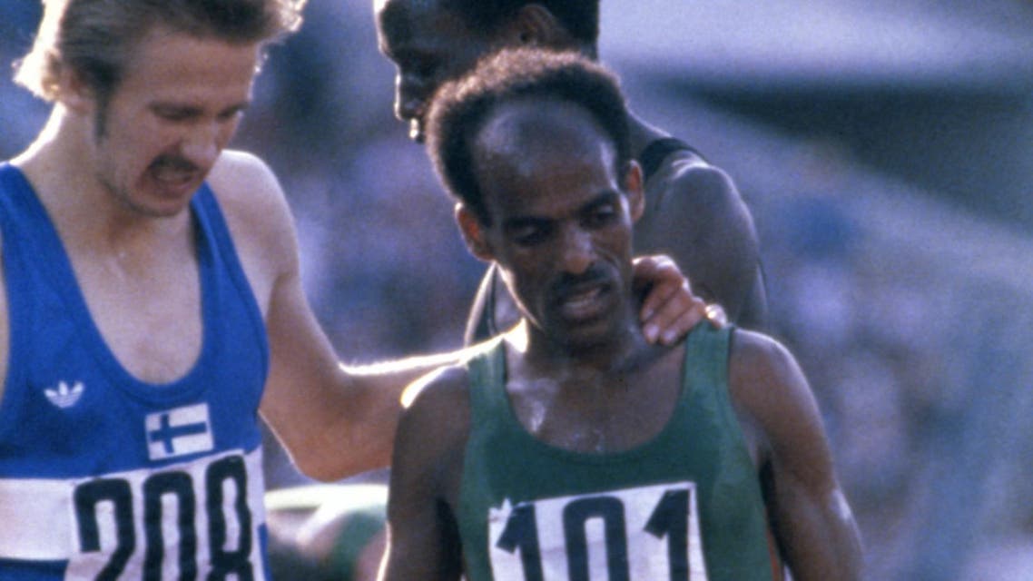 Finland’s Kaarlo Maaninka (left), congratulates Miruts Yifter of Ethiopia who won the gold medal in the Men’s 5000 meter race at the Summer Olympic Games in Moscow on July 19, 1980. (AP Photo)