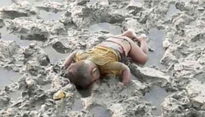 A heartbreaking picture purporting to show a dead Rohingya child (L) from Myanmar has evoked memories of Syrian refugee Aylan Kurdi (R). (Photo courtesy: Rvsiontv.com)