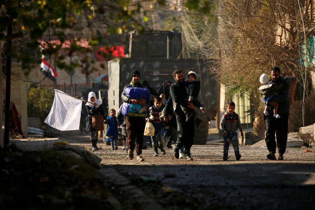غیرنظامیان در حال فرار از موصل