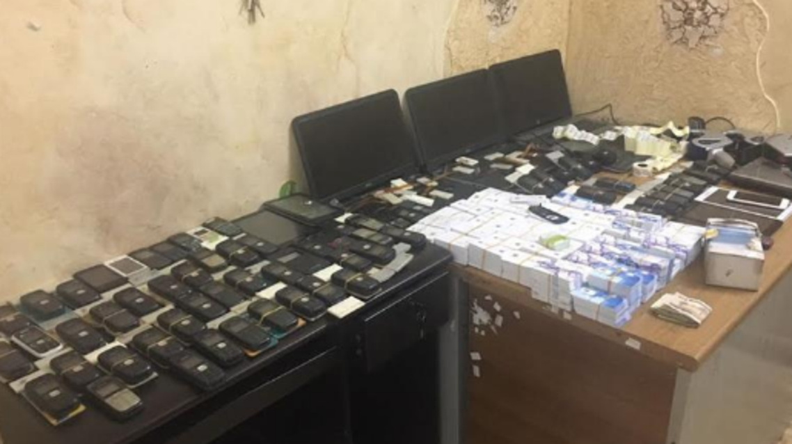 عصابة تسرق الاتصالات بالرياض