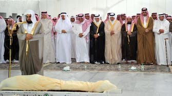 بالصور.. أمير مكة يشيع الأمير محمد بن فيصل إلى مثواه 